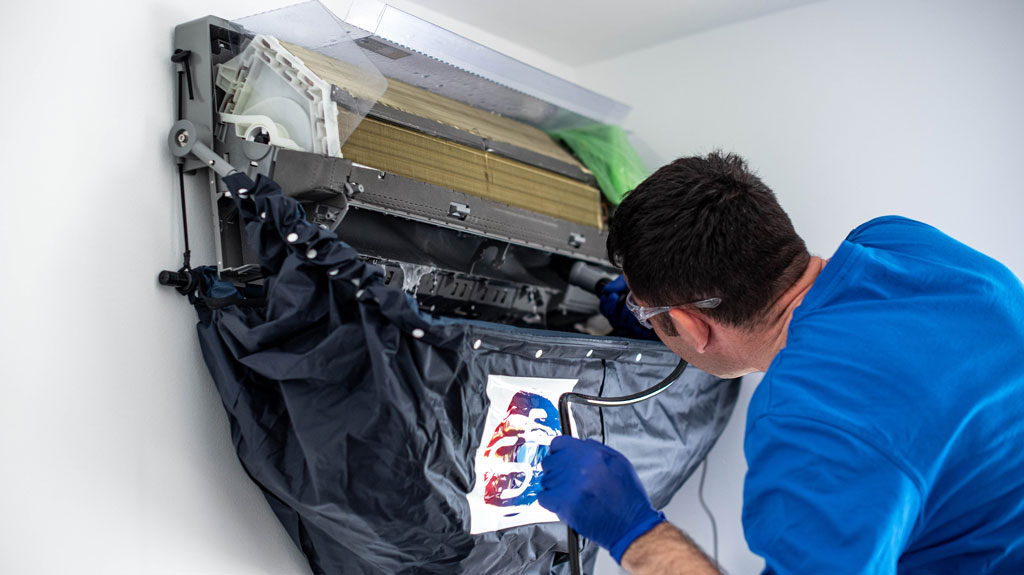 apa care curge din ac